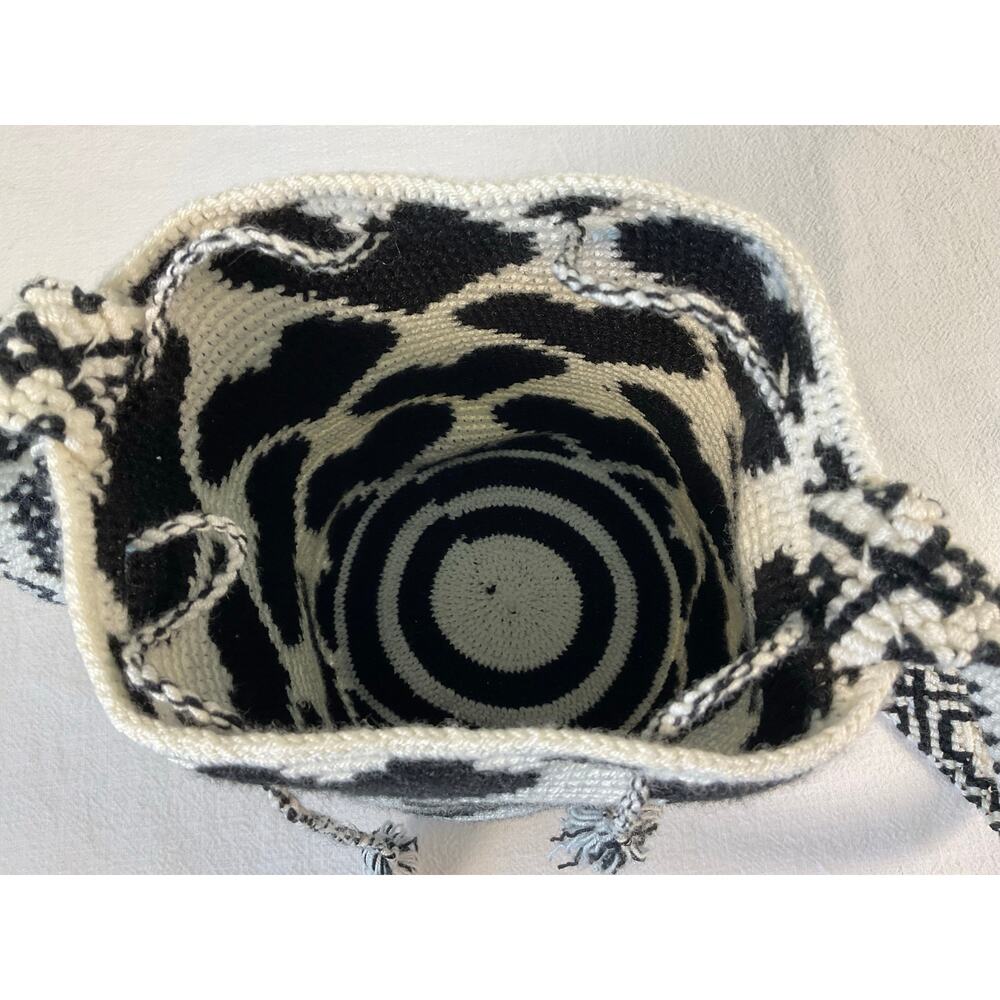 Handmade Wayuu Mochila Crossbody Bucket Bag Black White Crochet Woven Tassel - Picture 7 of 11